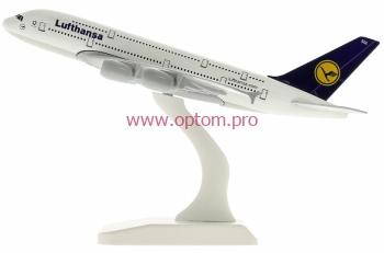 Металлическая модель самолета Аэробус A380 Lufthansa, длина модели 19 см.