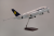 Модель самолета Аэробус А380 авиакомпании lufthansa.